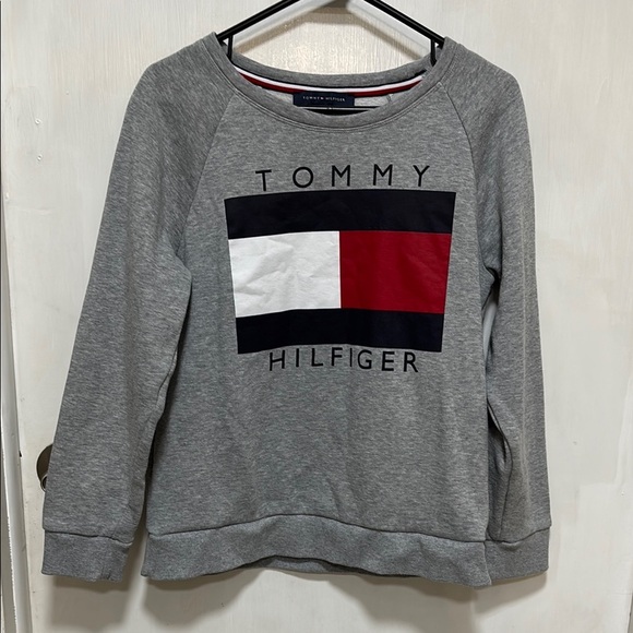 EUC Tommy Hilfiger Women's Med. Heather Gray Crewneck Sweatshirt with Logo - Picture 1 of 8